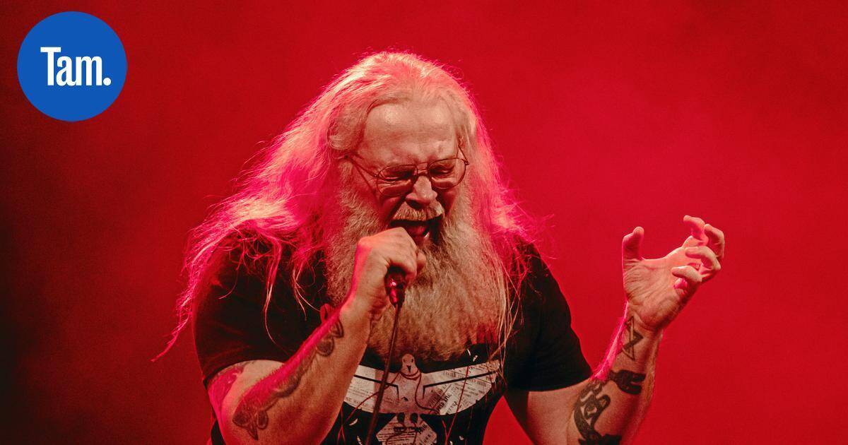 Keikka-arvio ja kuvat | ”Kädet kipeinä, kun on taputettu ihan hulluna” – Mokomalle omistautunut 1400-päinen yleisö sai makeaa mahan täydeltä | Paikalliset