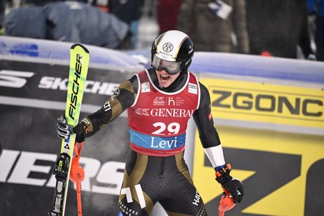 Eduard Hallberg villitsi yleisöä toisen laskunsa jälkeen.