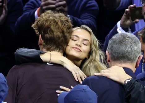 Jannik Sinner syleili myös mielitiettyään, Laila Hasanovicia.