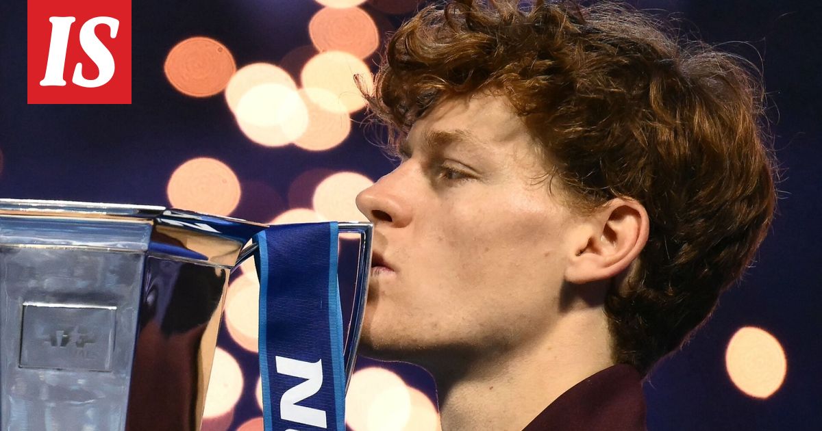 Jannik Sinner voitti ja hali sen jälkeen Lailan kanssa
