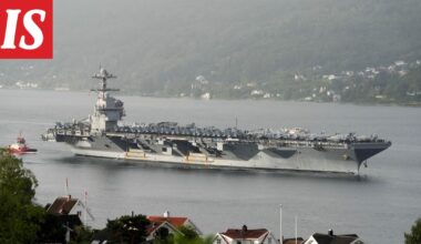 Maailman suurin sotalaiva saapui määränpäähänsä – tästä on kyse