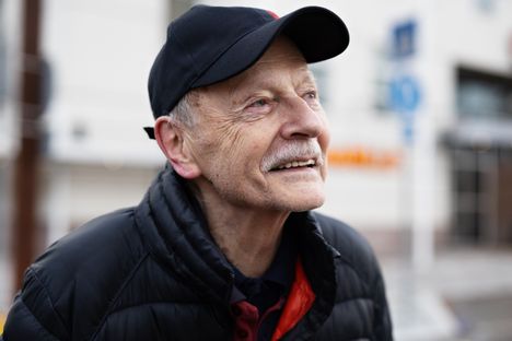 Vantaalainen Jouko Heinonen on ilahtunut siitä, että Tikkurilaan saadaan katukuvaa piristävää taidetta.