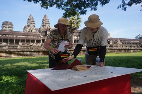 Näyttelijä Mari Hynynen kisaa Amazing Race Suomessa poikansa Joel Volasen kanssa.