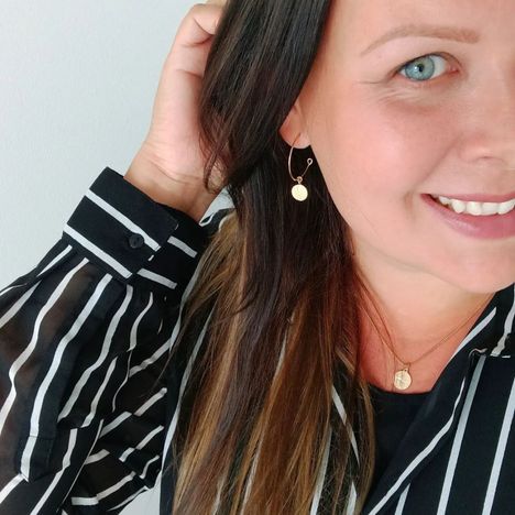 Jenni on puhunut Vintedin myynneistään myös Instagramissa tilillään @jenni.maria.89.