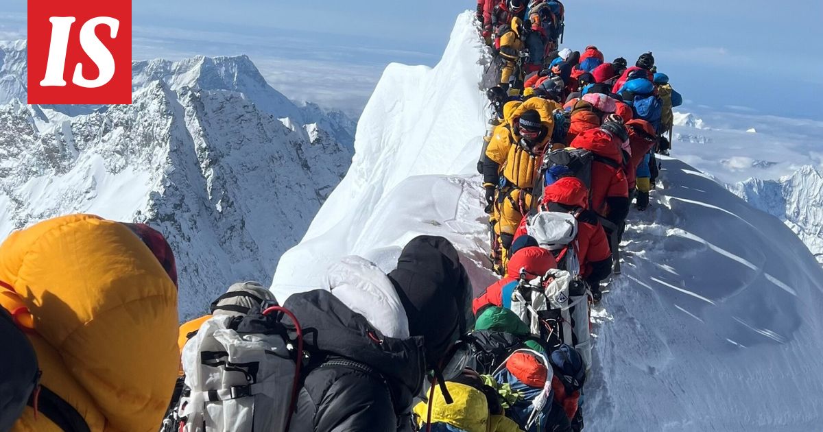 Kiipeily: Kiipeilijät kohtaavat yhä useammin ruumiita Mount Everestillä