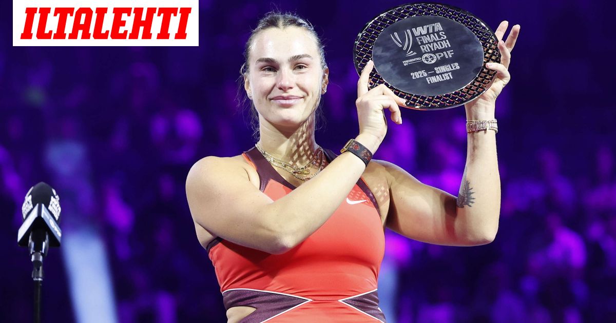 Bikineissä haiden sekaan – Supertähti julkaisi huiman videon