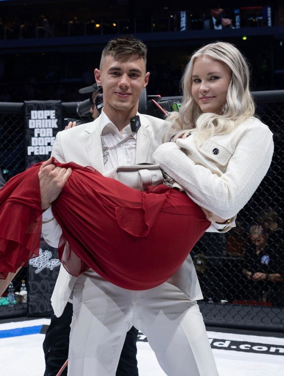 Max Hynninen ja Vanessa Hynninen pyörittävät Ice Cagea.