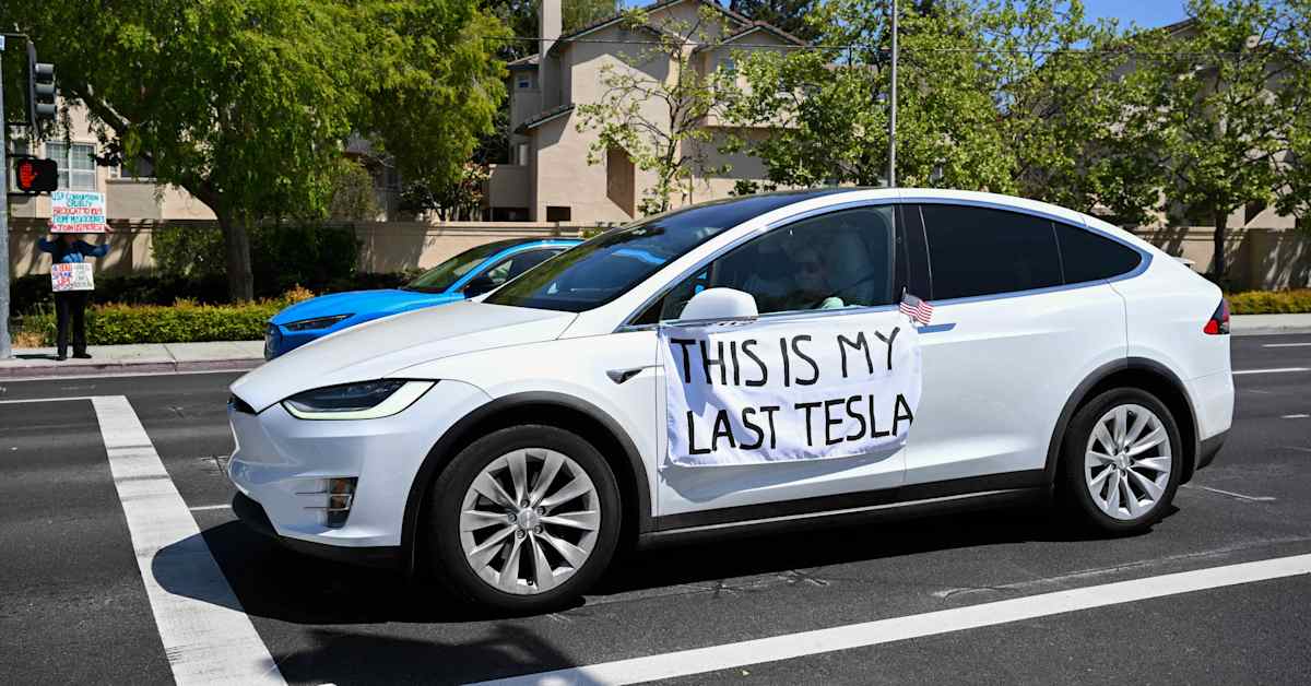 Kysely: yli 40 prosenttia sähköauton kuljettajista välttäisi Teslan omistamista poliittisista syistä | Uutisia lyhyesti