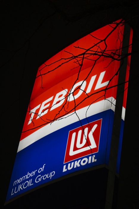 Teboil on vaarassa kaatua. Sen polttoainetoimittaja Neste keskeytti toimitukset lokakuussa Teboilin omistajan Lukoilin pakotteiden vuoksi.