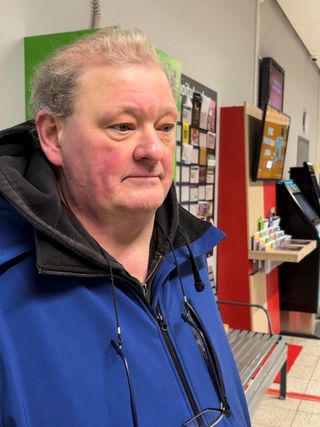 Näyttelijä Jan Nyquist herkistyy puhuessaan Olga Temosesta ja lähettää syvän osanottonsa koko perheelle.