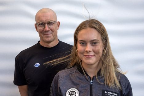 Antti Kasvio valmentaa tytärtään Lounaa.