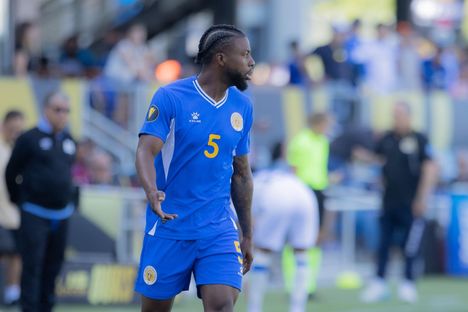 Puolustaja Sherel Floranus kuuluu Curaçaon avainpelaajiin. Seuratasolla hän pelaa Hollannin liigaa PEC Zwollessa.