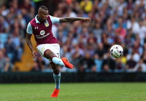 Leandro Bacuna saattaa olla Curaçaon tunnetuin pelaaja. Vuosina 2013–16 hän pelasi Valioliigaa Aston Villassa ja 2018–19 Cardiff Cityssä. Nykyään 34-vuotias konkari pelaa Turkin kakkostasolla.