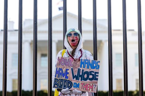 Mielenosoittajat ovat kritisoineet bin Salmanin vierailua Valkoiseen taloon.