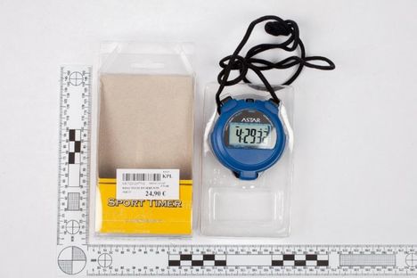 Poliisin epäillyiltä takavarikoimia muita esineitä.