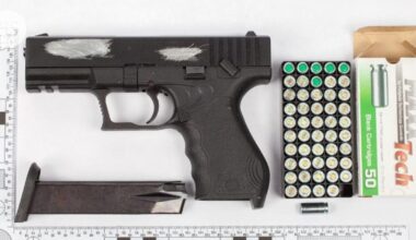 Kolme miestä suunnitteli ryöstävänsä kellokaupan Helsingin keskustassa, välineitä peruukki ja kirves