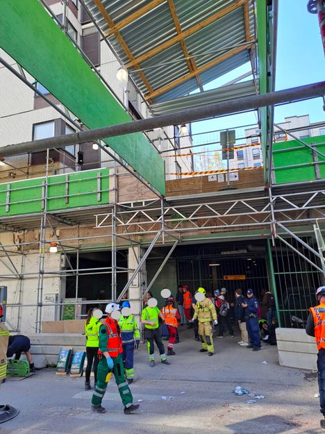 Kuva näyttää, miten sillasta puuttuu pohja.