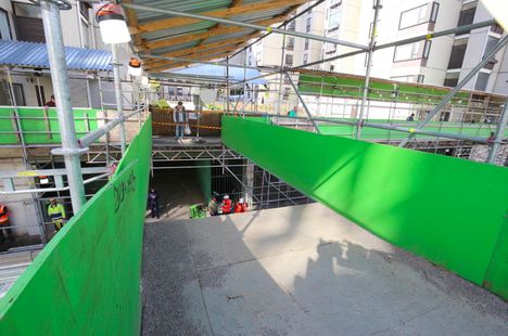 Pudotus ajoväylälle oli noin viisi metriä.