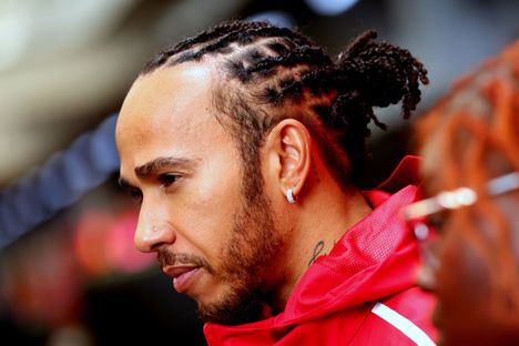 Lewis Hamiltonin ensimmäistä kautta Ferrarilla on kuvailtu jopa katastrofaaliseksi.