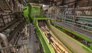 Metsäyhtiö Stora Enson Imatran tehtaat vähentää 37 työtehtävää – ”Närästi saada uudet muutosneuvottelulaput käteen” | Etelä-Karjala