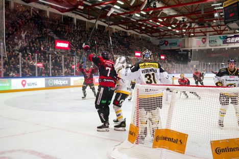 Täytenä notkuva Hippos on saanut nauttia alkukaudella melkoisista näytelmistä.