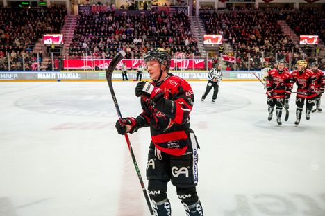 Leevi Tukiainen on säkenöinyt JYPin suurimpana tähtenä. Hän on paukuttanut kauden 20 liigapeliin 18 maalia.