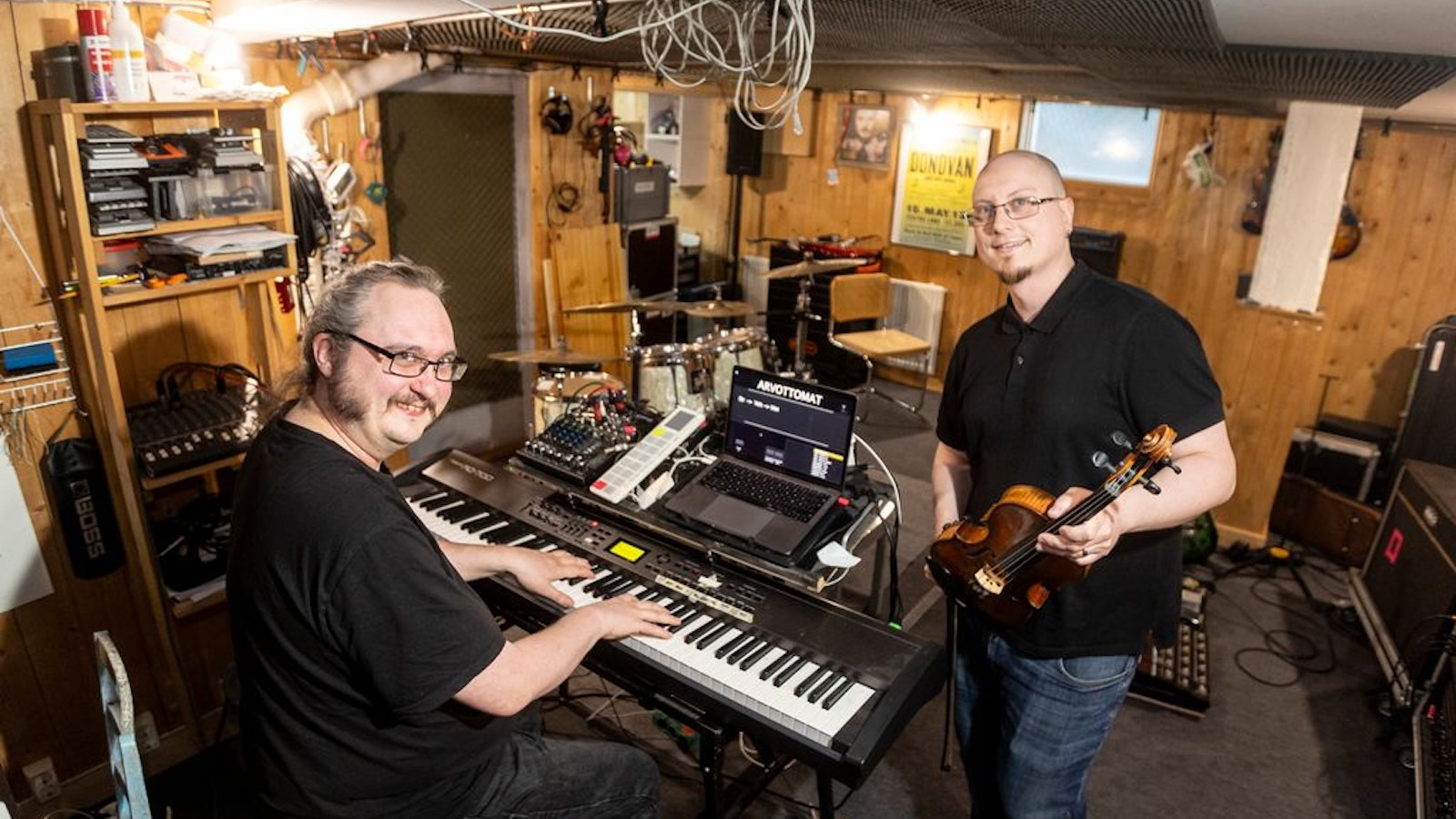 Anssi Tikanmäen musiikki soi muistokonserteissa – pojat jatkavat säveltäjäisän perintöä - Koti