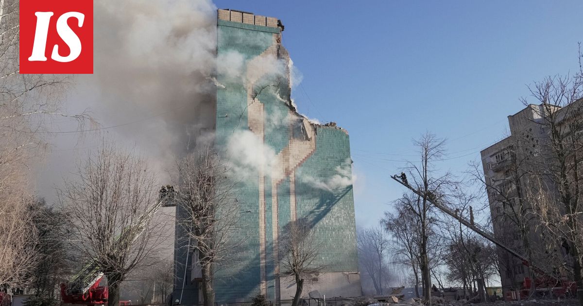 26 kuoli Venäjän iskussa – video näyttää ohjuksen syöksyn kerrostaloon