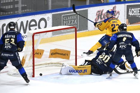 Lokakuun lopussa Smits upotti jatkoaikamaalillaan Kiekko-Espoon.