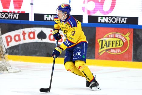 Smitsia kuvaillaan poikkeuksellisen monipuoliseksi puolustajaksi.