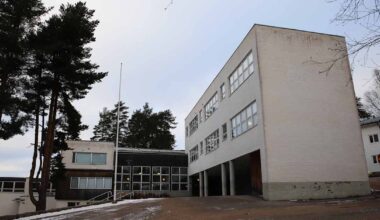 Alvar Aallon suunnittelema Tehtaanmäen koulu sai suojelu­päätöksen Kouvolassa – koulu lopetti viime keväänä | Kymenlaakso
