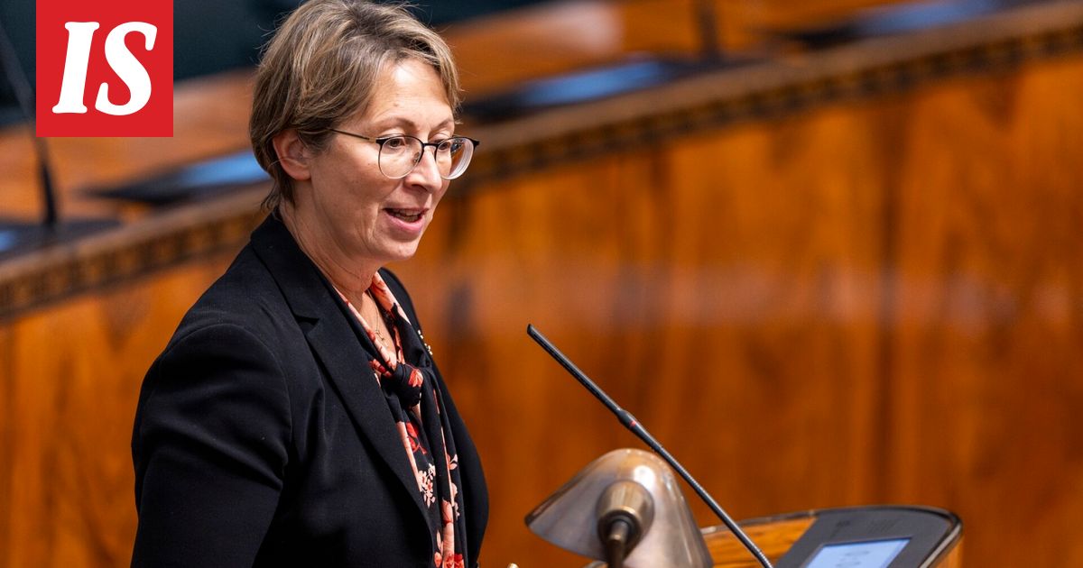 Suora lähetys 13.30: Sari Essayah kertoo suden metsästyksestä