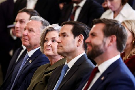 Steve Witkoff (toinen vas.) kuuluu presidentti Donald Trumpin ulkopolitiikan toimijoiden kovaan ytimeen. Kuvassa lisäksi Trumpin vävy Jared Kushner, kansliapäällikkö Susie Wiles, ulkoministeri Marco Rubio ja varapresidentti J.D. Vance