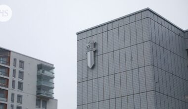Yle: Raiskauksesta epäillyn poliisin työkaverit keräsivät rahaa ja lähettivät nuuskapurkin kollegalleen