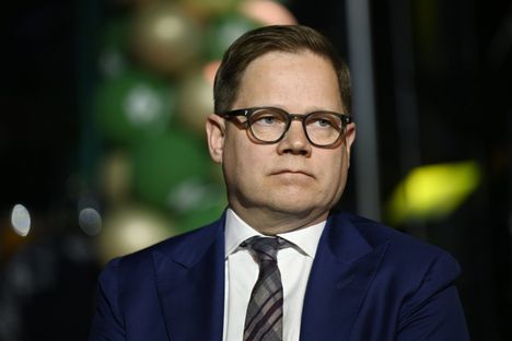Markus Lohi (kesk) myöntää, että Marinin hallitus jakoi rahaa liian kevyesti. Lohi lisää, että ”oppositio oli kirittämässä siinä aika hyvin ja vaati aika ajoin isompia koronakorvauksia”.