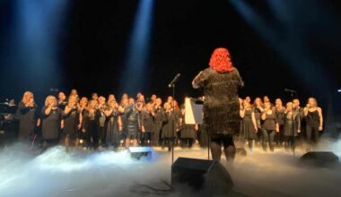 Varkautelaisten kuoroharra­stajien lavashow’sta tuli jättimenestys – kiertävät nyt esiintymässä tuhansille | Kotimaa