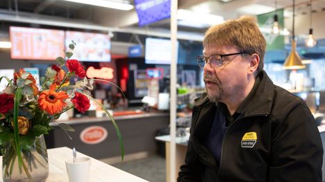 Taksimies Kimmo Kuosmanen käy Pakilan asemalla viikottain.