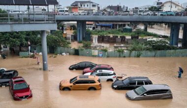 Na Trangin rantakaupungin kaduilla jopa metri vettä – laajat tulvat koettelevat Vietnamia | Uutisia lyhyesti