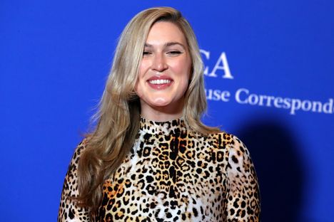 Saatuaan lähteä New York Magazinesta Olivia Nuzzi on jatkanut töitään Vanity Fair -lehden palveluksessa.