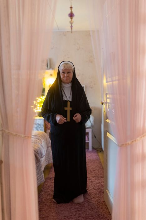 Nunnapuvun Saarinen hankki verkkokauppa Temusta viidellä eurolla.