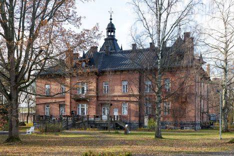 Lielahden kartanon alue oli yksi Sisar Saimi -elokuvan kuvauspaikoista.