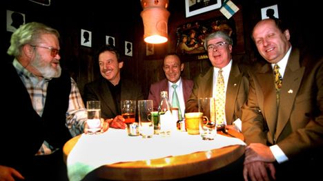 Jarmo Porola, Reijo Salminen, Jyrki Otila, Kalervo Kummola ja Urpo Helkovaara ravintola Ohranjyvässä lokakuussa 1996.