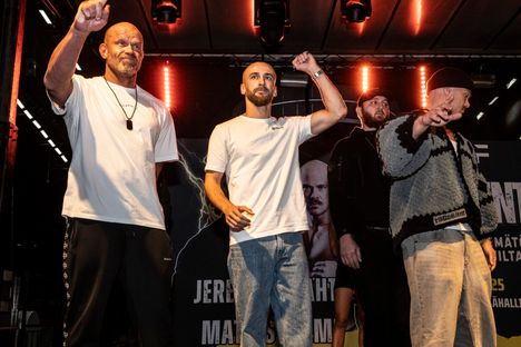 Arslan Khataev (keskellä) on F2F Eventin promoottori.