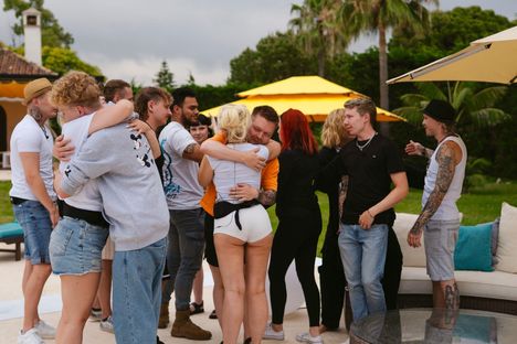 Varattujen naisten villalla ilahduttiin, kun unelmatreffien uudet kuviot paljastettiin.