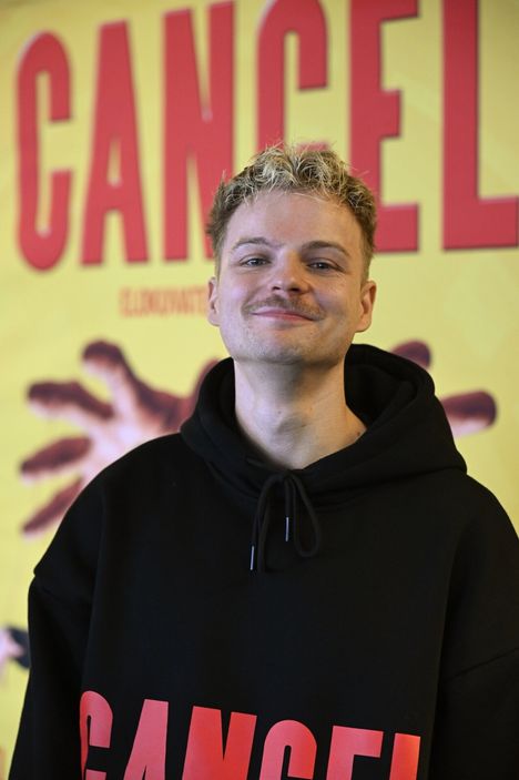 Weckström näyttelee hiljattain ensi-iltaan tulleessa Cancel-elokuvassa.