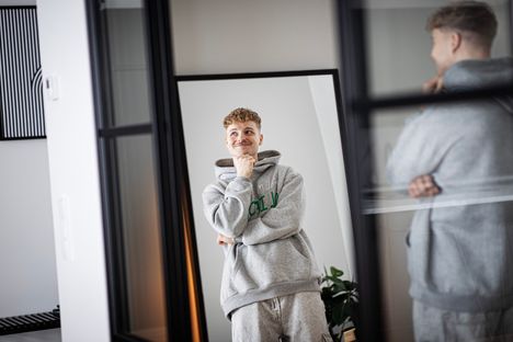 Weckström haluaa suunnata huomiota miesten mielenterveysongelmiin. Hän kannustaa miehiä puhumaan avoimesti tunteistaan.