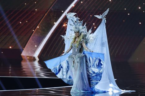 Inna Moll leikitteli, että puuteri olisi kokaiinia.