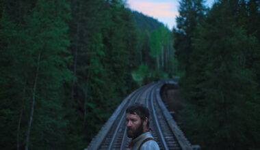 Arvostelu | Netflixin uusi elokuva sai täydet viisi tähteä - Train Dreams riipaisee syvältä, ja on yksi vuoden parhaista ensi-illoista