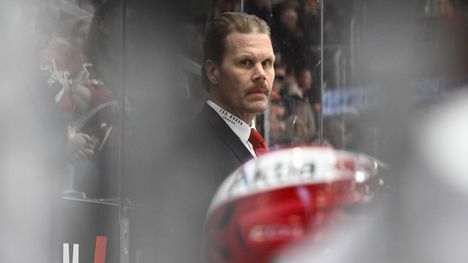 Olli Jokisen HIFK:ssa kopin ovet ovat käyneet tänä syksynä harvinaisen tiuhaan.