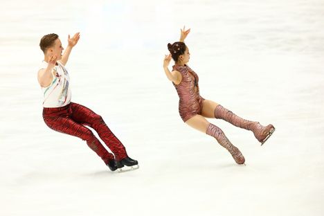 Yuka Orihara (oik.) hakee Suomen kansalaisuutta, jotta pari voisi edustaa Suomea myös olympiatasolla.